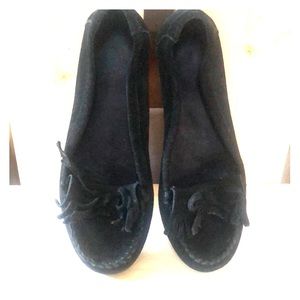 🌻2/$30 Minnetonka Moccasins